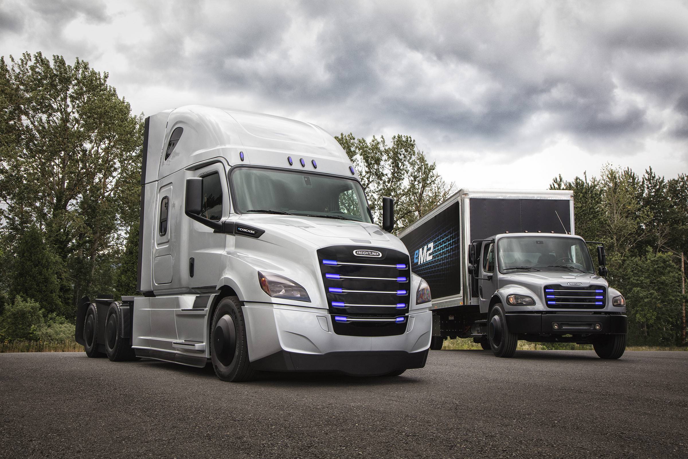 Daimler North America Logo - Daimler Trucks North America Announces Penske Truck Leasing and NFI ...