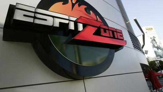 Verizv Car Logo - ESPN sues Verizon over new cable plan
