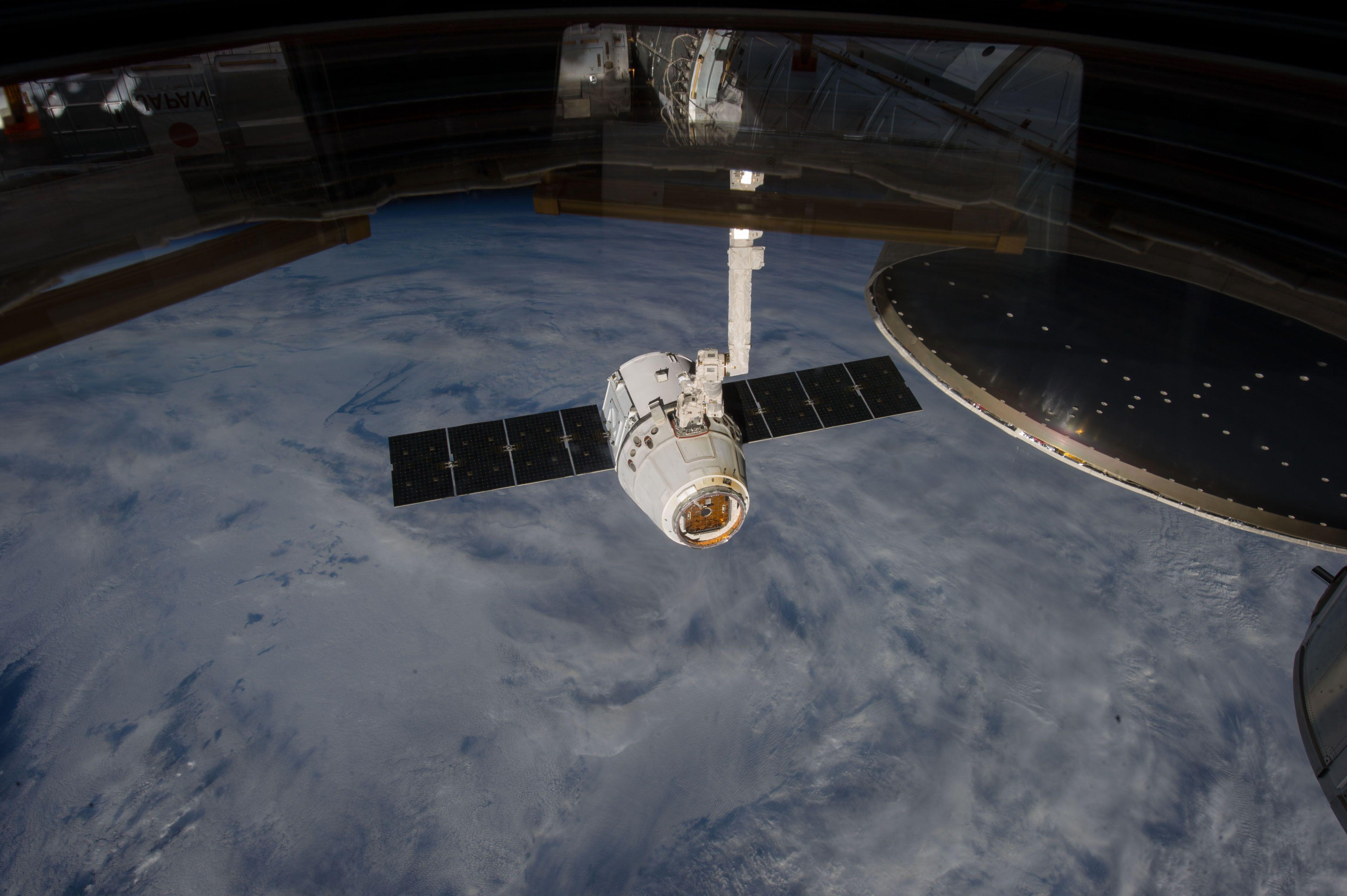 NASA Dragon Logo - SpaceX Dragon Spacecraft | NASA