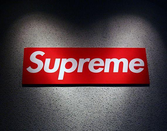 Supreme Clothing Logo - Supreme clothing logo - Fonts In Use