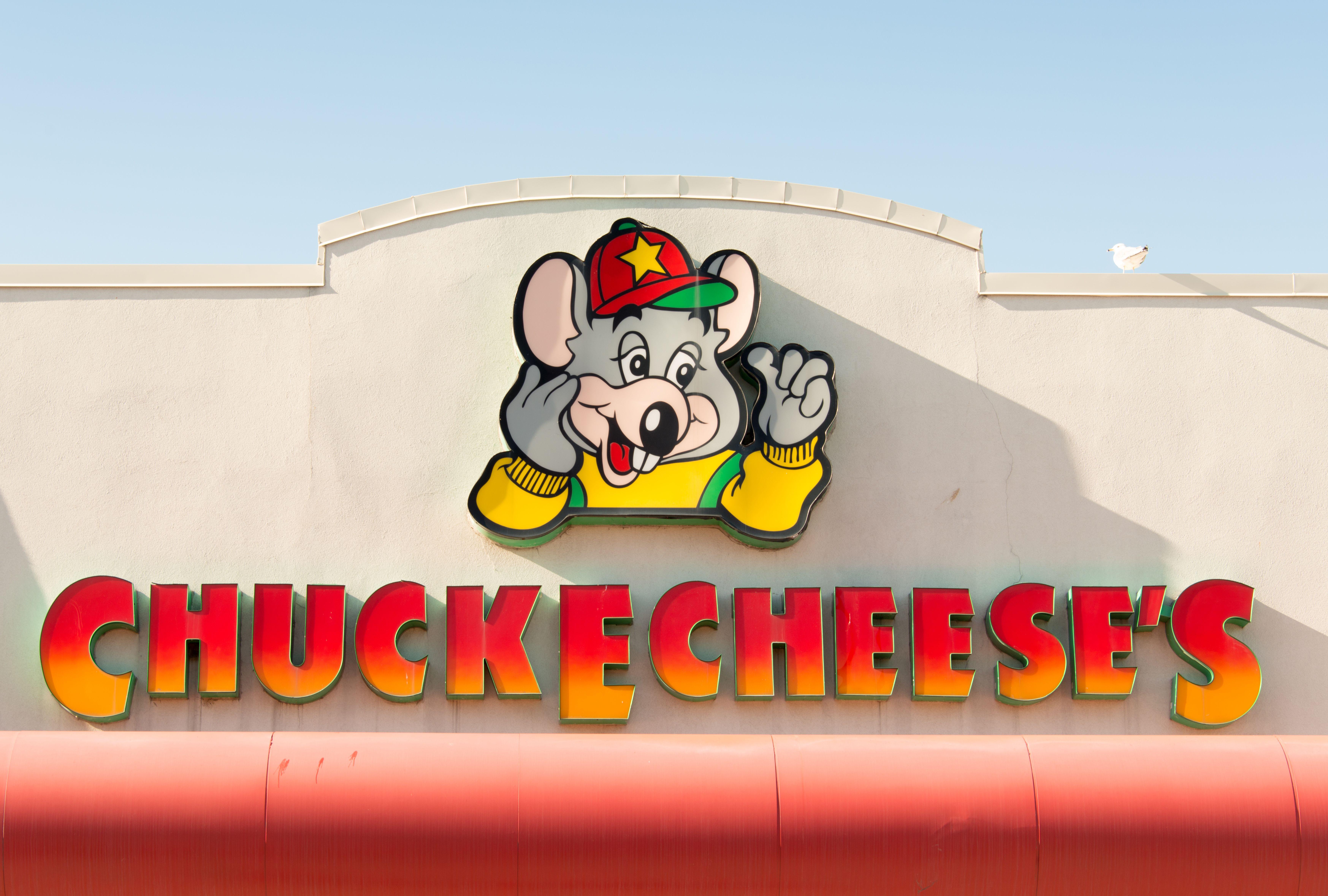 Chuck E. Cheese Logo - Chuck E. Cheese Logo Or Sign - MOViN 92.5 - Seattle's #1 Hit Music ...