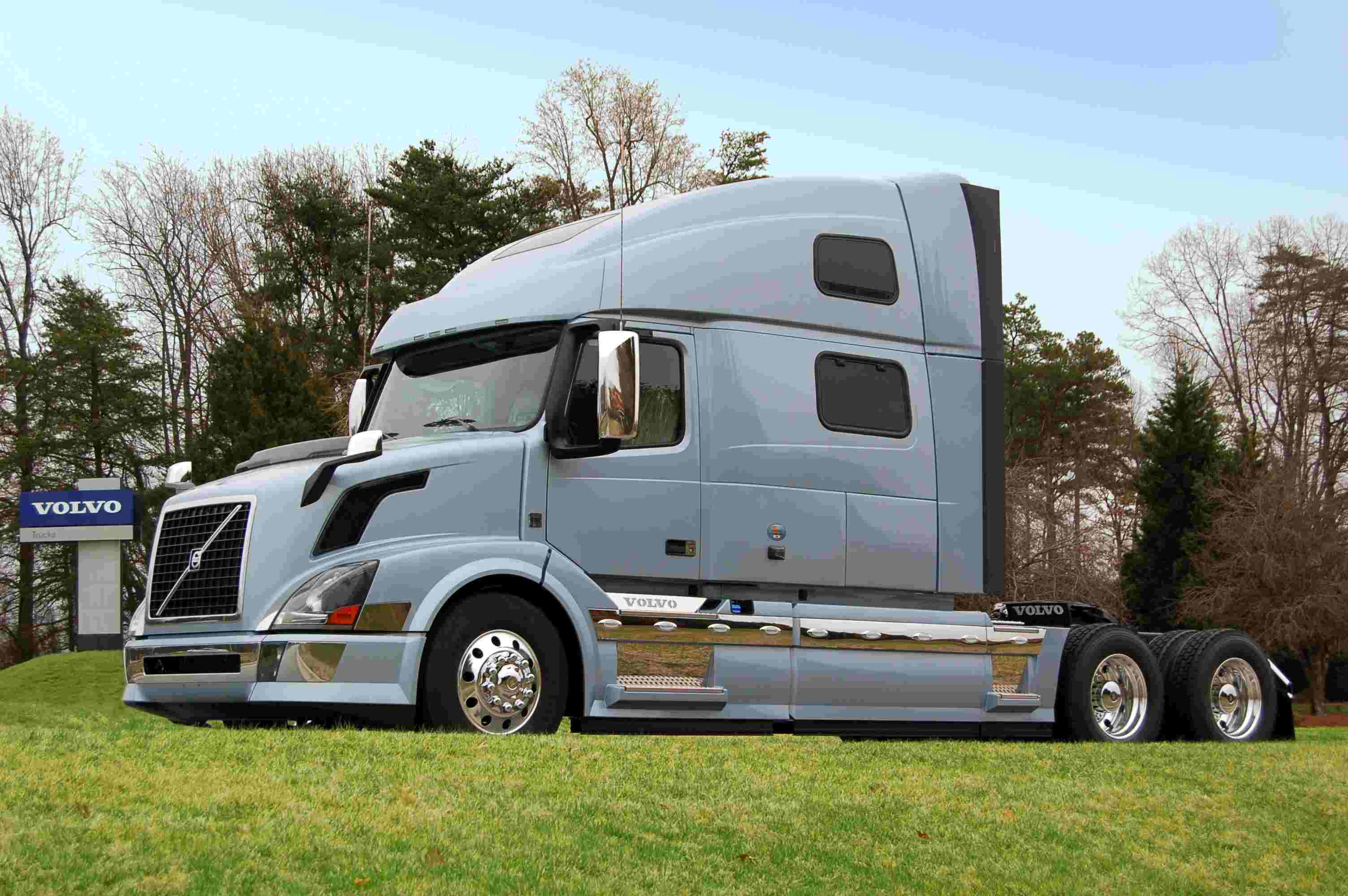 Volvo Trucks North America Logo - Volvo Trucks to ramp up production, recall 700 employees