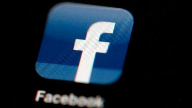 Trending Facebook Logo - Facebook kills 'trending' topics, tests breaking news label | CTV News