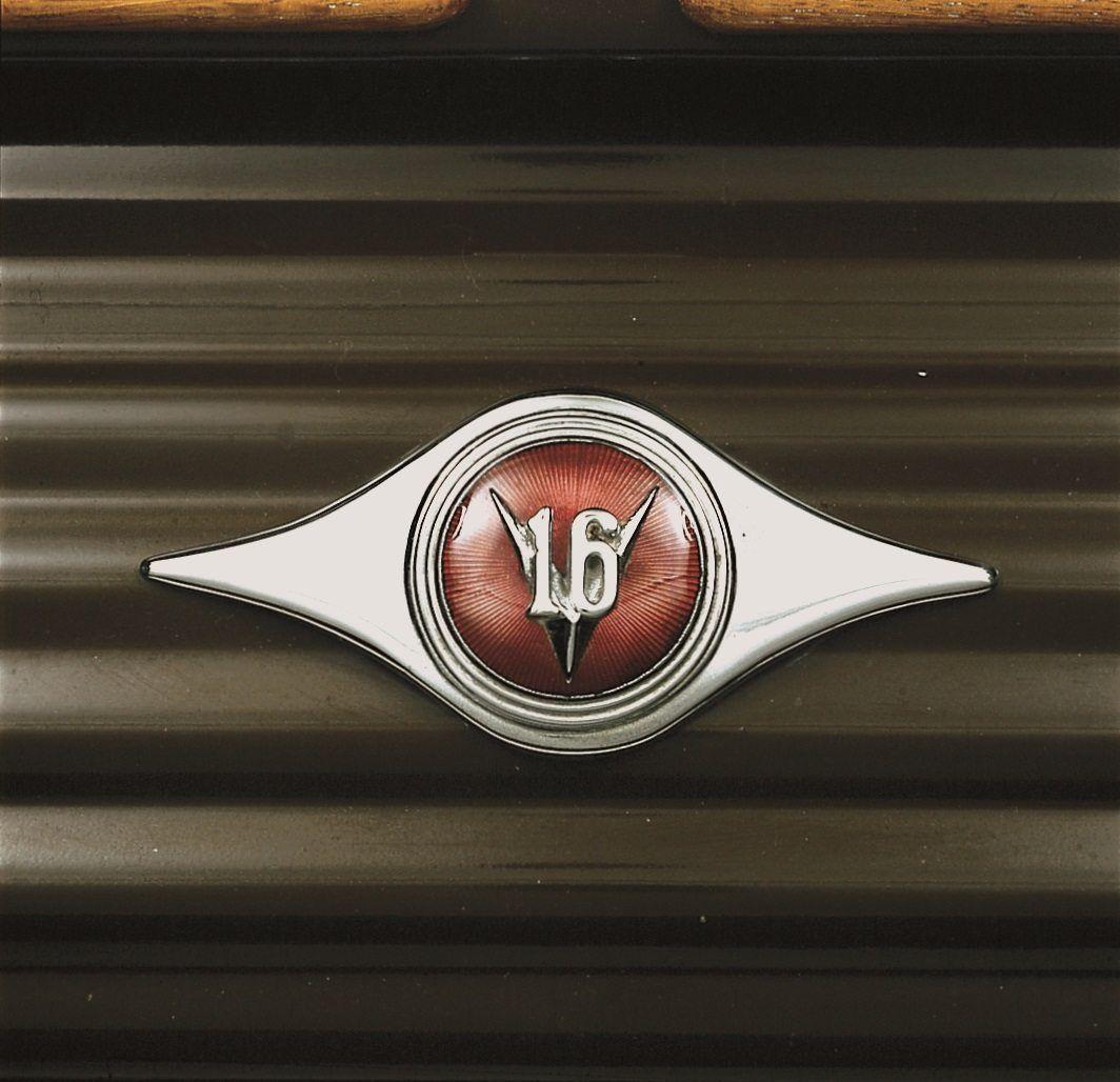 1930 Cadillac Logo - 1930-Cadillac-emblem - Heritage Museums & Gardens