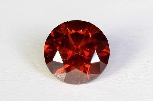 3 Red Diamonds Logo - 3 red diamonds total of 0.54 ct - Catawiki