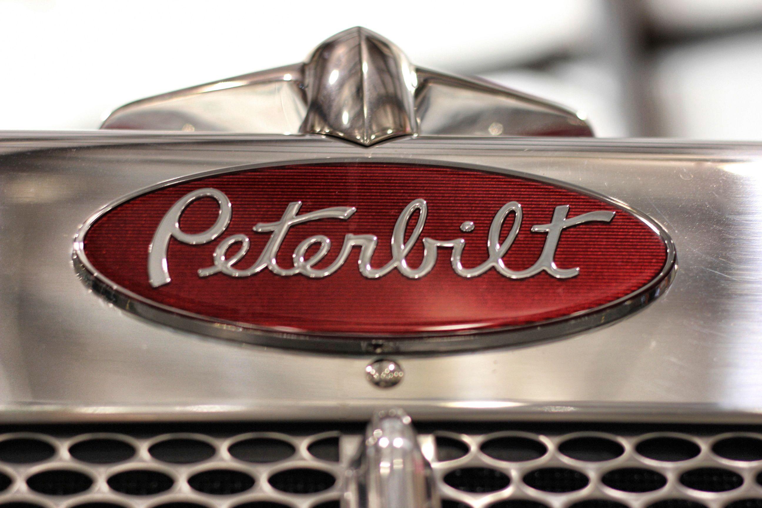 Peterbilt Truck Logo - Picture of Peterbilt Truck Logo
