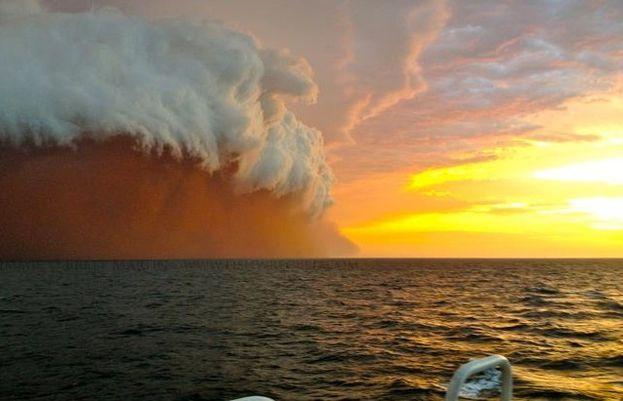 Australian Red Wave Logo - Red Wave' Dust Storm Pounds Australia - The Atlantic