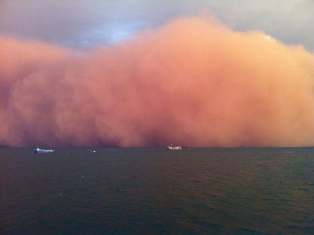 Australian Red Wave Logo - Red Wave' Dust Storm Pounds Australia - The Atlantic