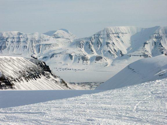 North Pole Mountain Logo - YellowAirplane.com: A White Mountain Picture on Spitsbergen.