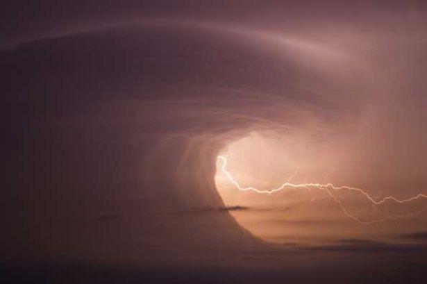 Sideways Lightning Bolt Logo - Storm looks like giant tidal wave and sparks sideways lightning ...