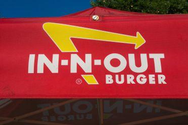 Bun With Red W Logo - In-N-Out Temporarily Closes Texas Locations Over Bun Quality | Black ...