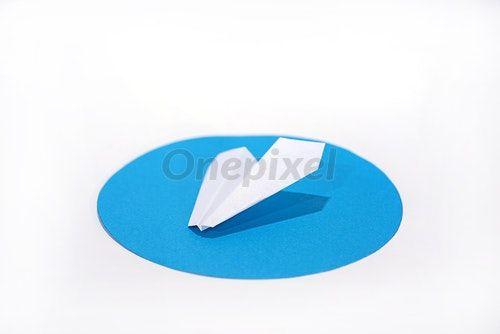 In White W Blue Circle Logo - White paper plane on round blue circle - 3373347 | Onepixel