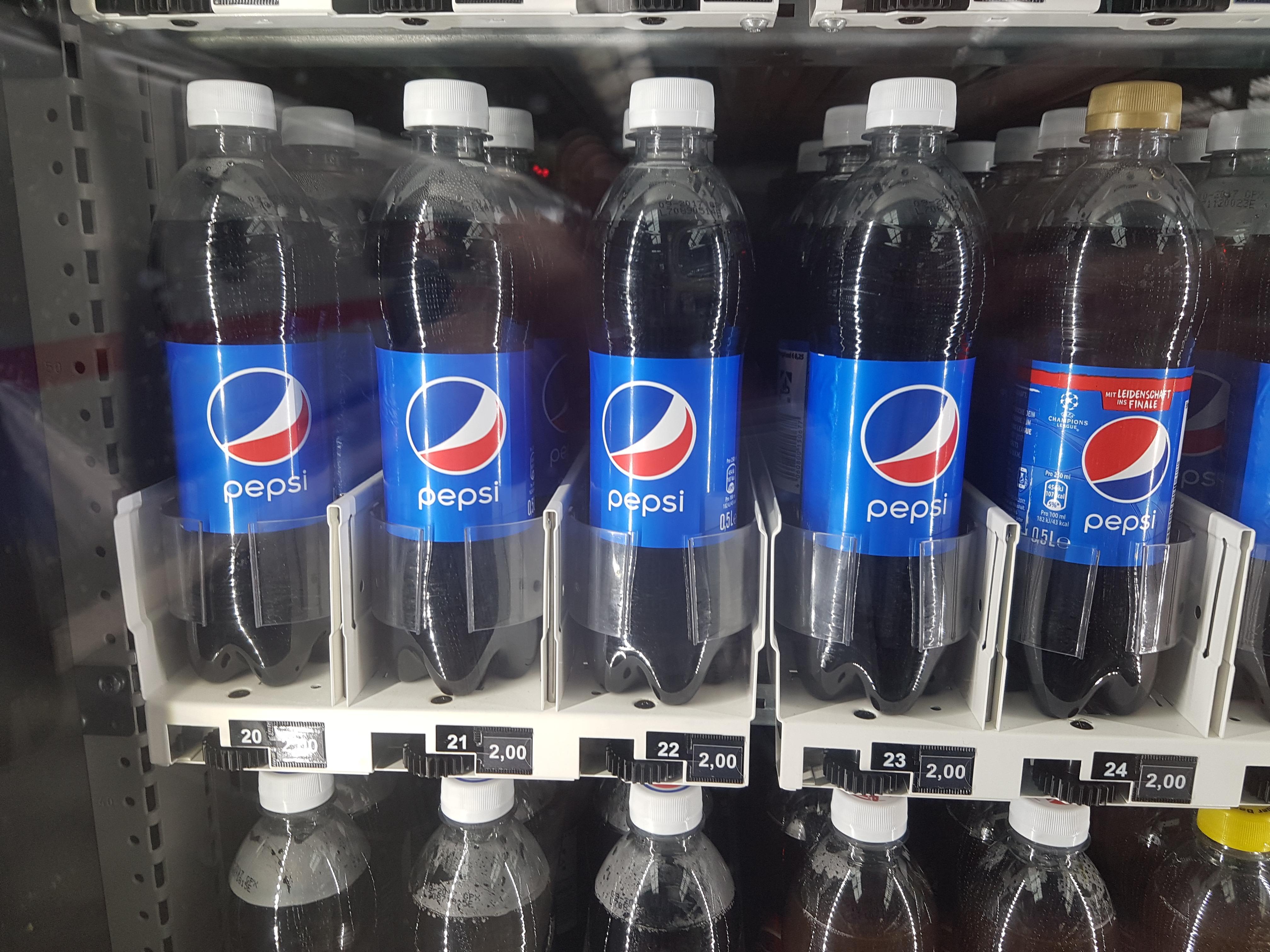 Pepsi Bottle Logo - The logo on these Pepsi bottles has the blue on top : mildlyinteresting