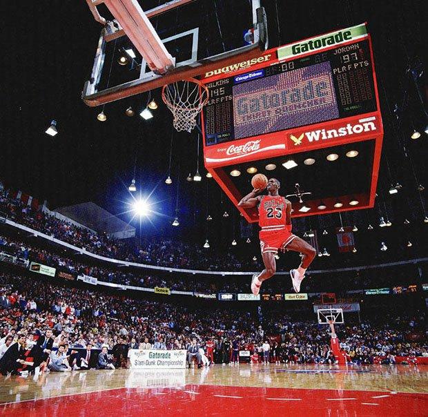 Michael Jordan Flight Logo - The Story Behind an Iconic Photograph of Michael Jordan in Flight