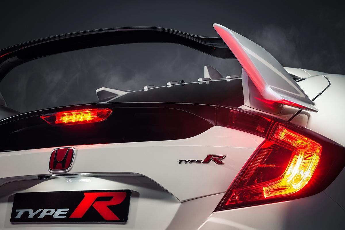 Typer Civic Logo - Honda debuts the long-awaited 2017 Civic Type R