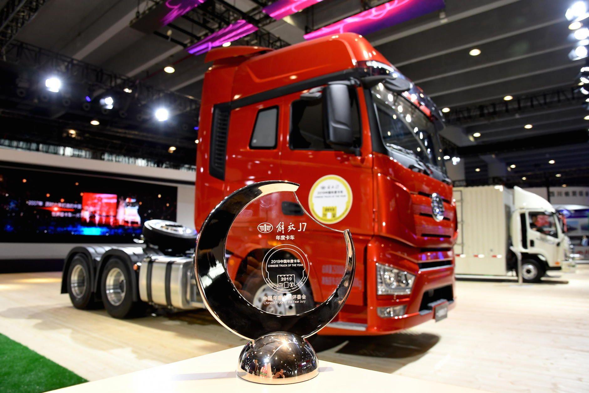 Jiefang Logo - FAW Jiefang J7 crowned Chinese Truck of the Year 2019