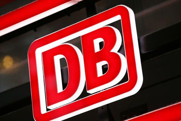 Deutsche Bahn Logo - Das passiert, wenn man das DB-Logo umdreht - GQ