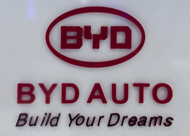 BYD Company Logo - Buffett Backed BYD To Enter $450 Billion China Monorail Market