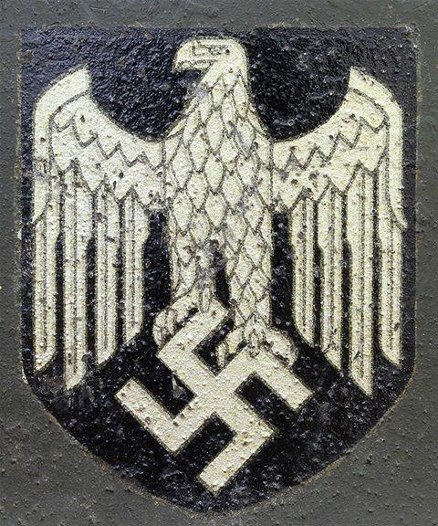 Eagle Standing On Shield Logo - Heer Decals I - www.german-ww2-helmet.com