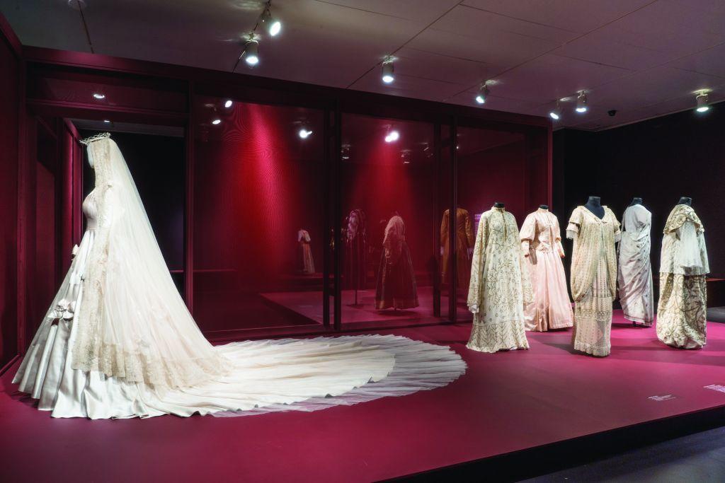 Jewish Couture Logo - The History And Meaning Of Jewish Dress, At The Jewish Museum ...