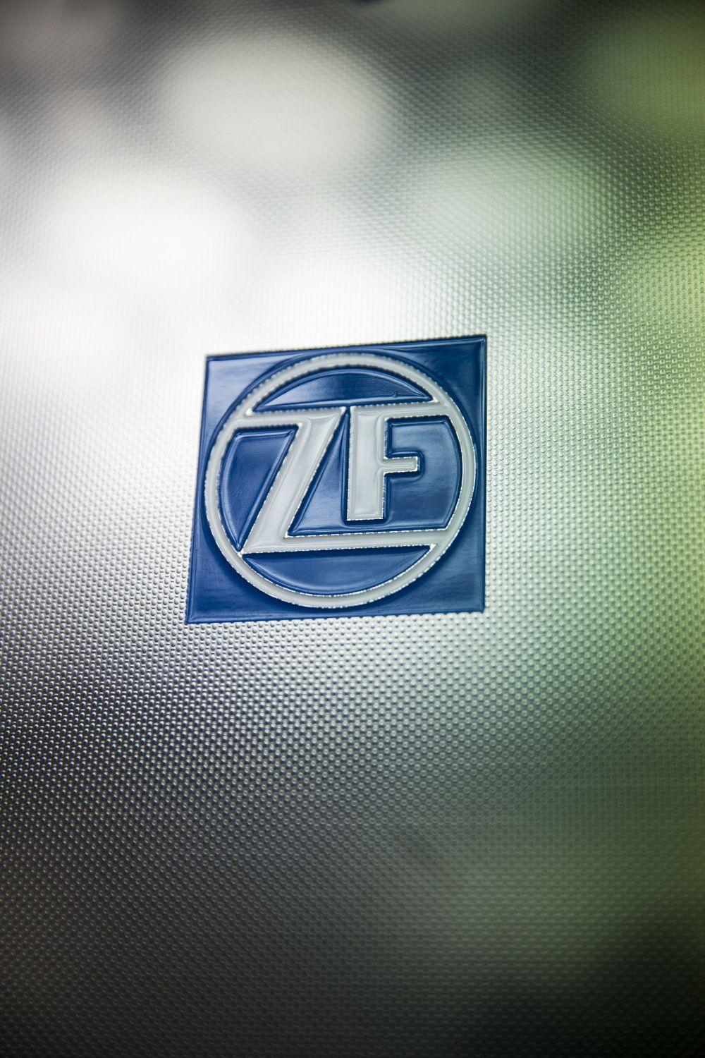 ZF Mixed Logo - ZF RESEARCH & DEVELOPMENT - Dominik Gigler Fotografie