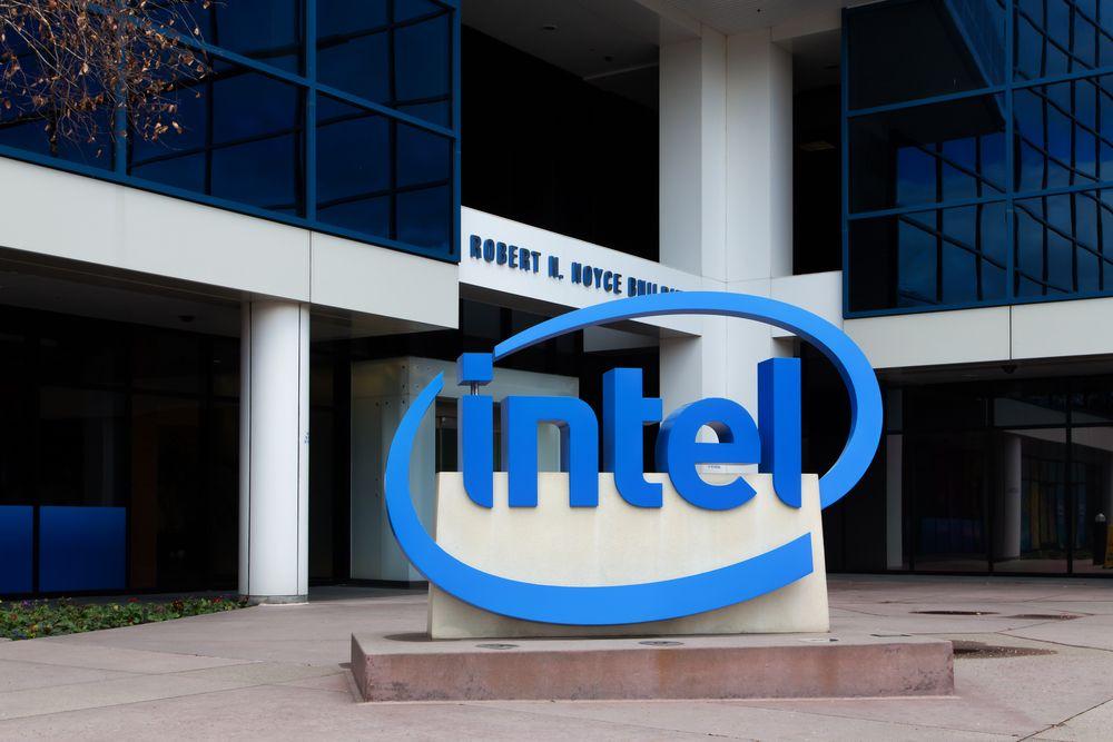 Building with Old Intel Logo - As internet stocks plunge, 'old tech' finds new friends - Moneyweb