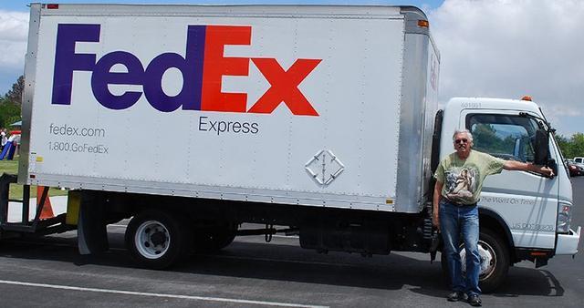 FedEx Truck Logo - Fascinating Facts Behind World Famous Logos_国际_蛋蛋赞