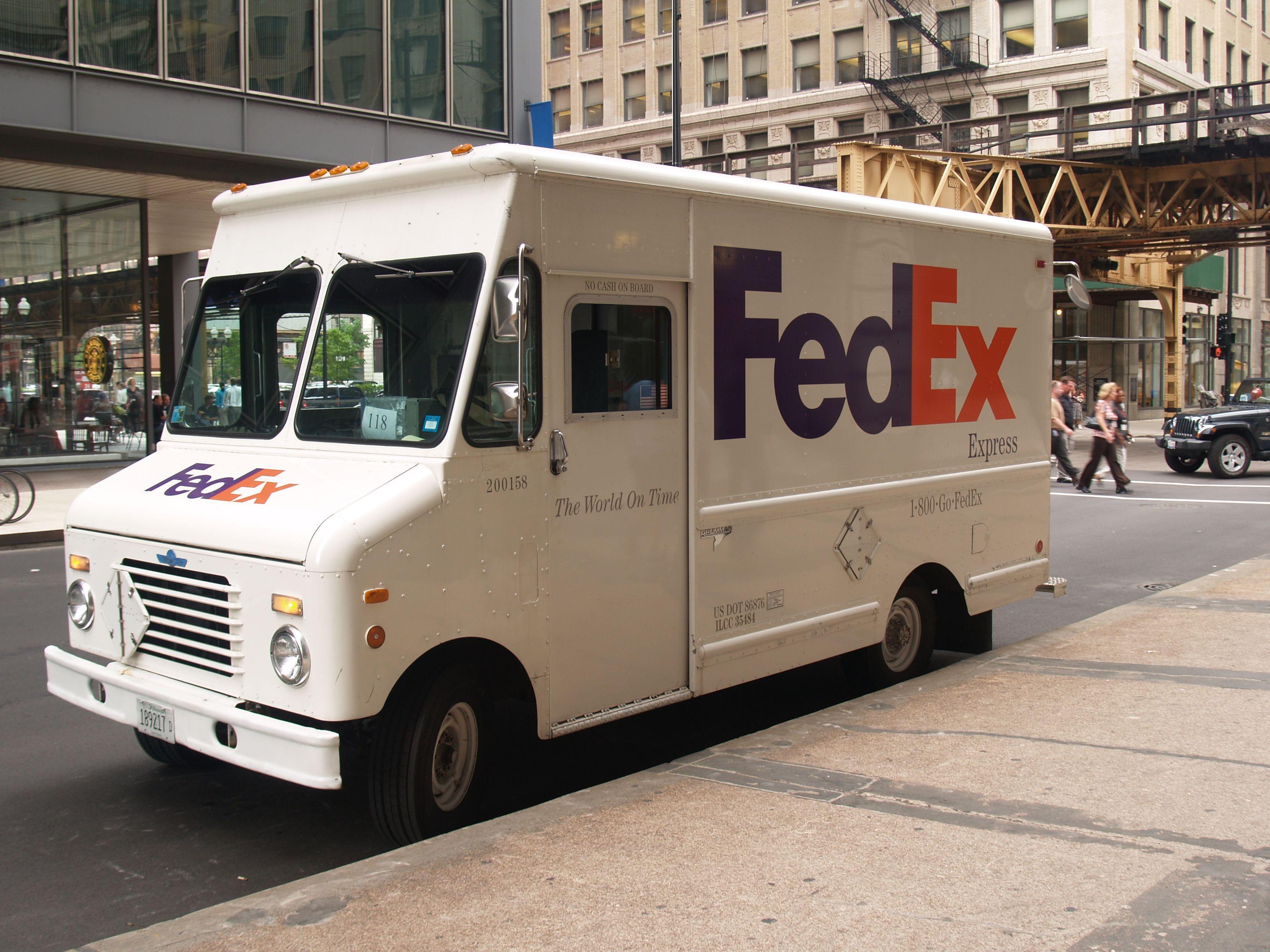 FedEx Truck Logo - File:FedEx truck, Chicago, IL.JPG - Wikimedia Commons