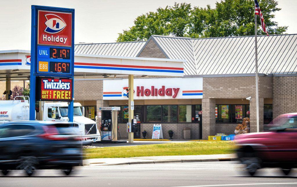 Holiday Convenience Stores Logo - Holiday Stationstores will sell off 10 Minnesota-Wisconsin outlets ...