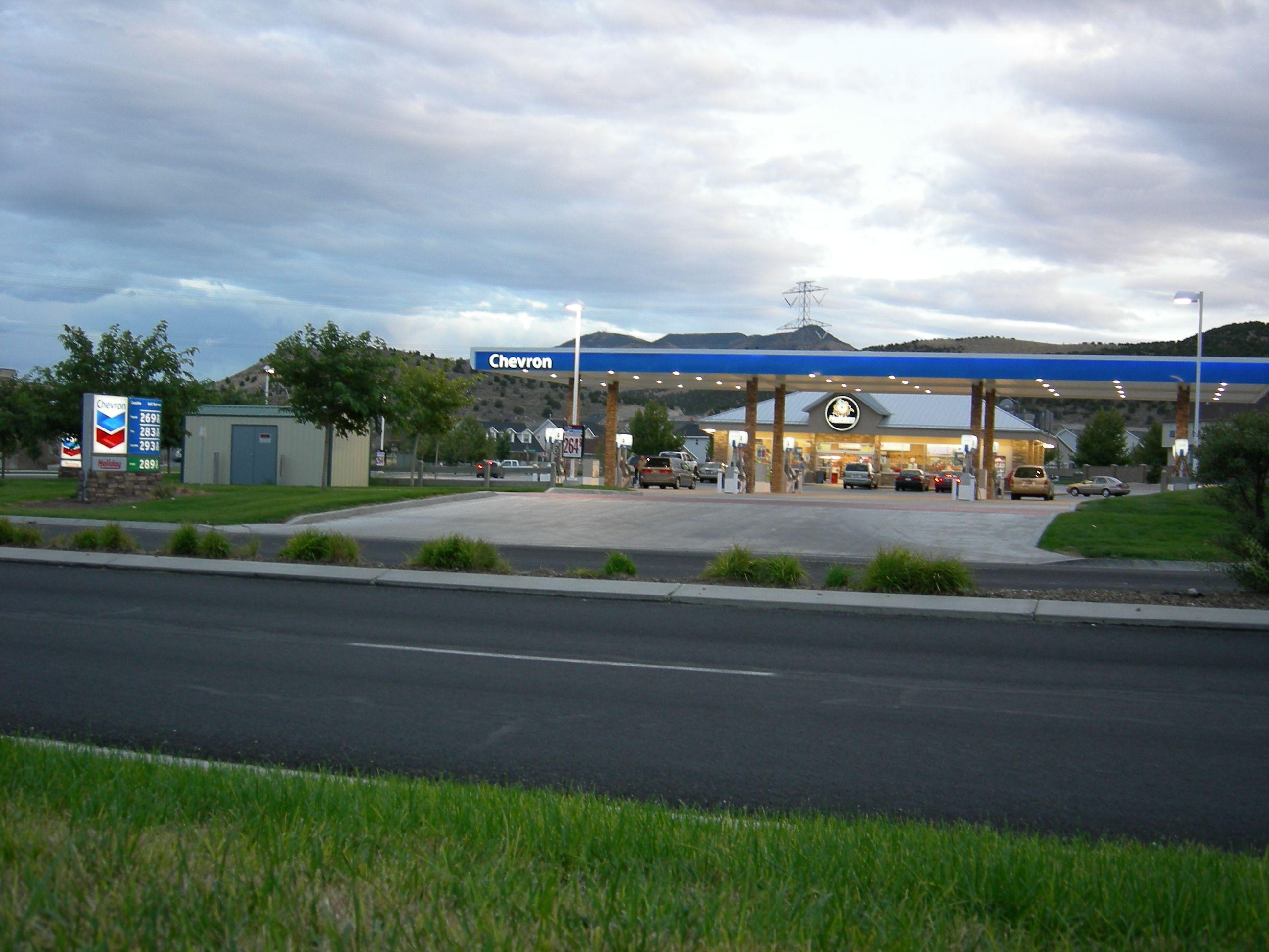 Holiday Convenience Stores Logo - File:Chevron Gas Station Holiday Convenience Store.jpg - Wikimedia ...