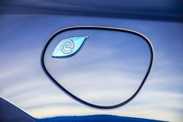 Hyrbid Leaf Logo - Pacifica Hybrid returns, 2017 Leaf deal, Nissan electric cars ...