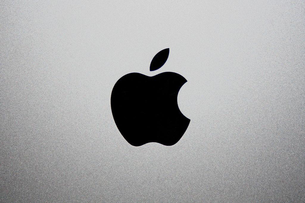 iMac Logo - Apple logo on my iMac. Apple iMac alluminium logo