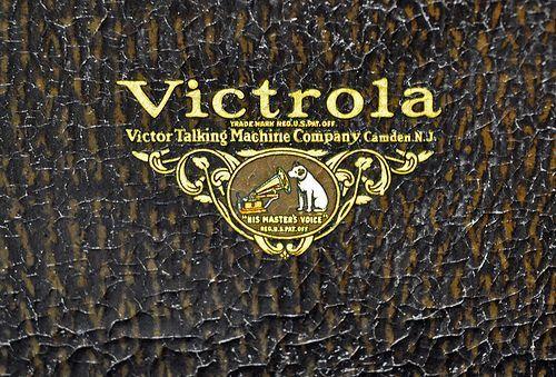 Victrola Logo - 1927 Victor Victrola portable, model VV-2-60 | VICTROLAS | Logos ...