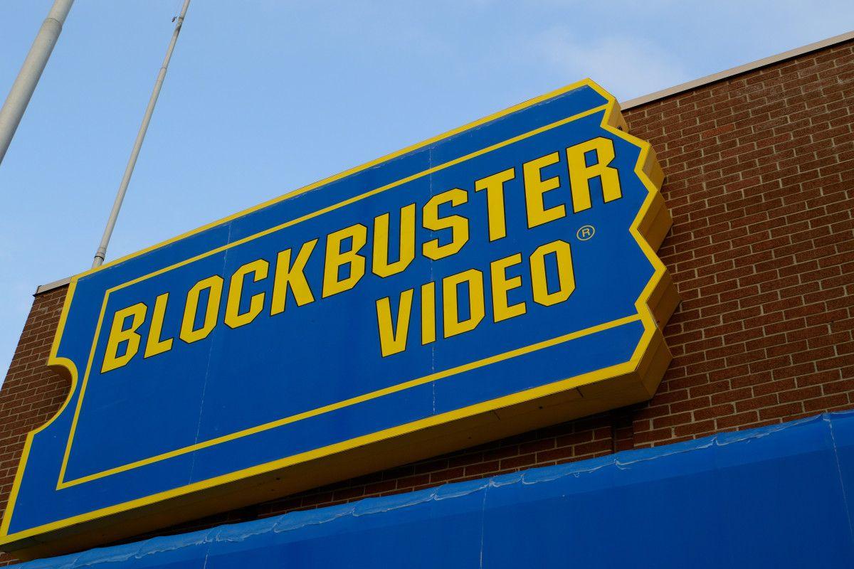Blockbuster Logo - The Last Blockbuster Video Store On Earth Has An Absolutely ...