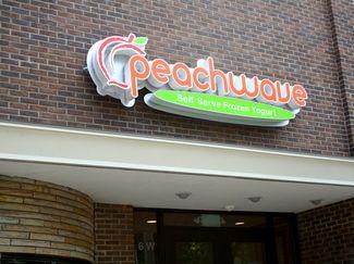 Peachwave Logo - Peachwave Frozen Yogurt & Gelato || Downtown Holland Michigan