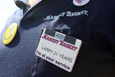 Demoulas Logo - Personal touch, family feel won workers' loyalty at Market Basket ...