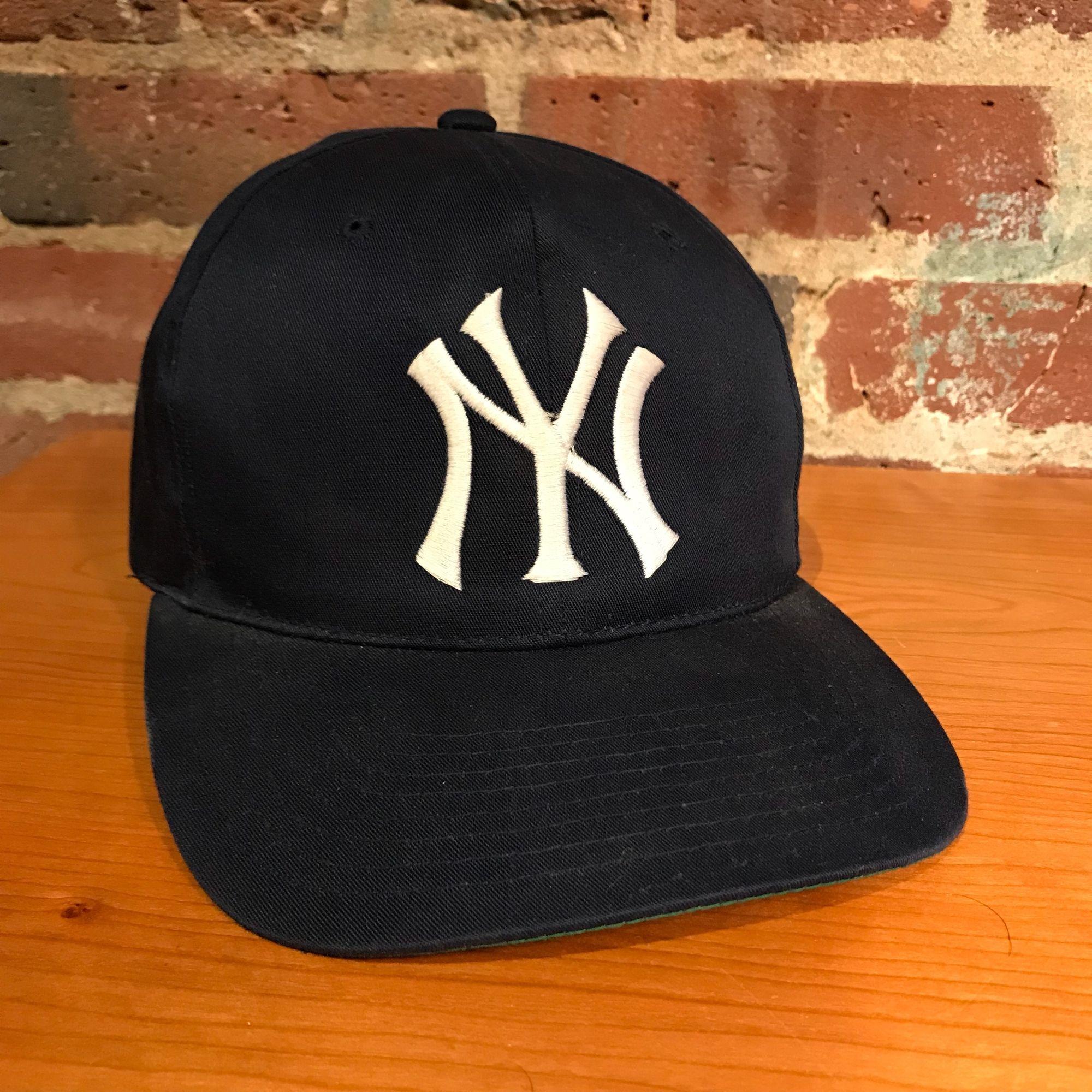 Plain Logo - TopNotch Vintage - New York Yankees Snapback Plain Logo