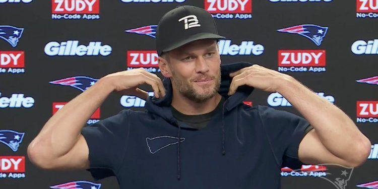 Brady Logo - Tom Brady hid Nike's logo during a press conference and it backfired ...