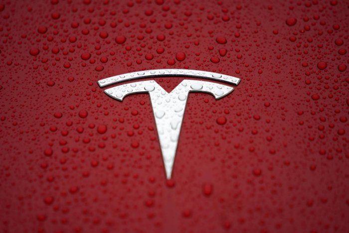 Sputter Logo - Tesla hit with big loss as car deliveries sputter | Deccan Herald