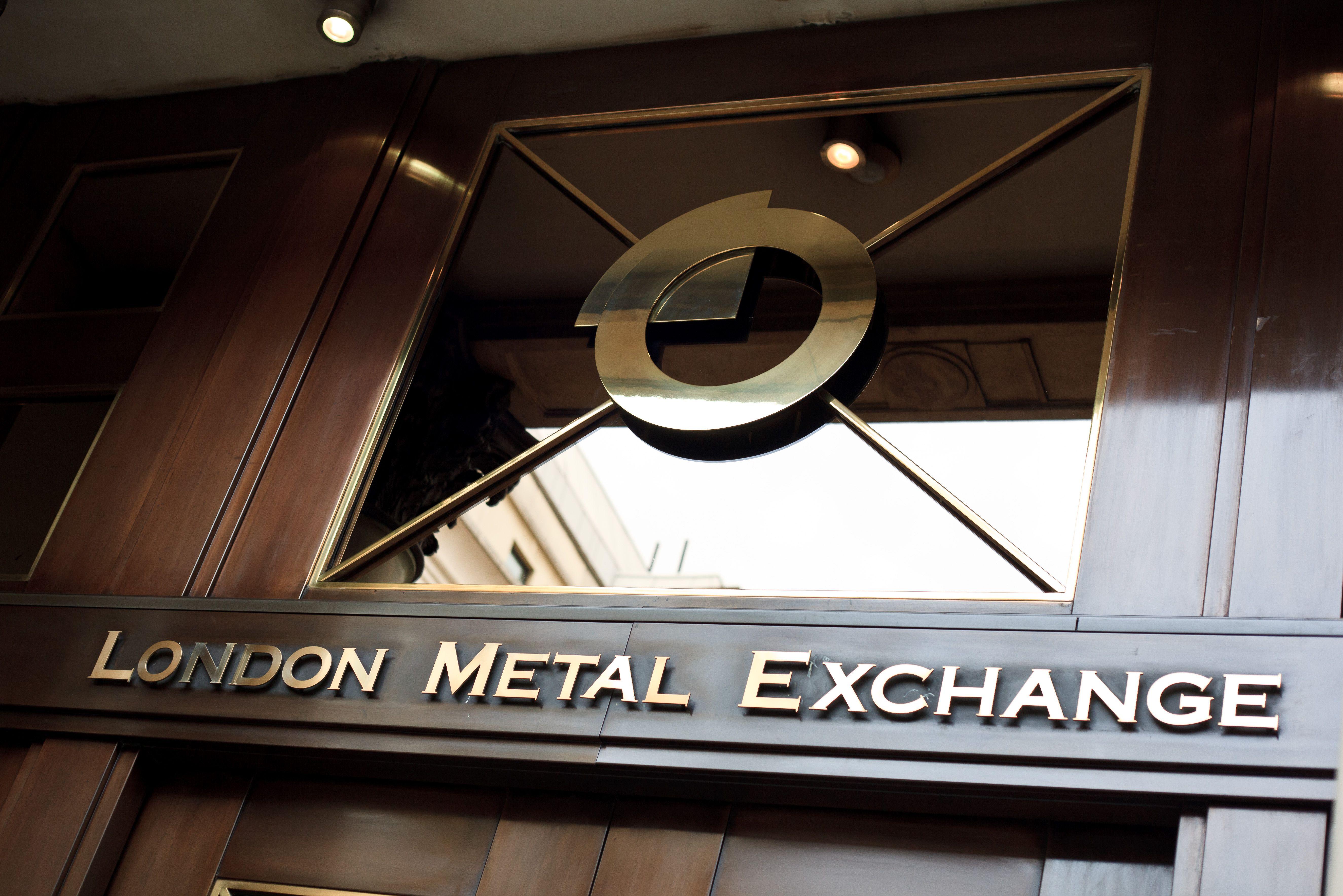 LME Logo LogoDix