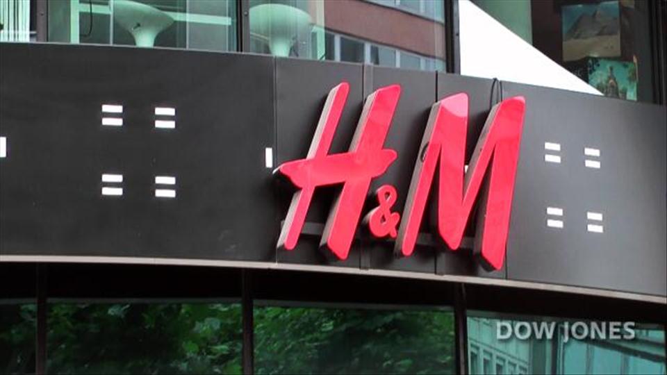 Hennes Logo - Gewinne der Modekette Hennes & Mauritz schwinden