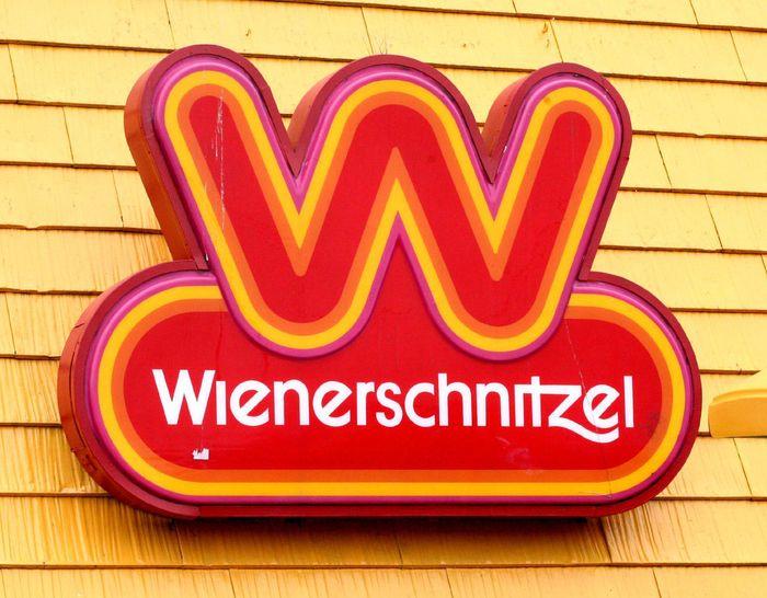 Wienerschnitzel Logo - Wienerschnitzel logo (1978, 2009) - Fonts In Use