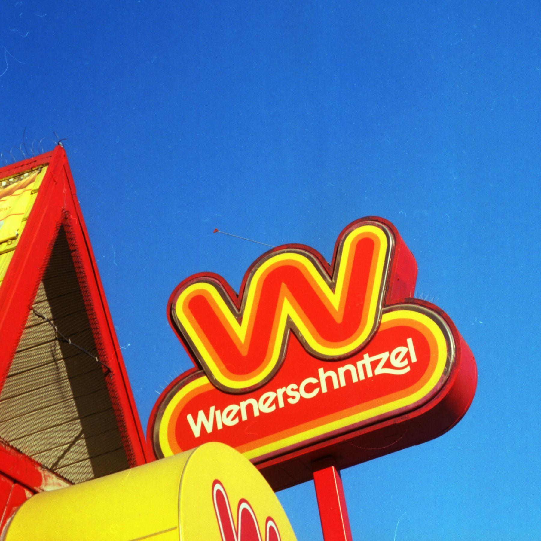 Wienerschnitzel Logo - Wienerschnitzel logo (1978, 2009) - Fonts In Use