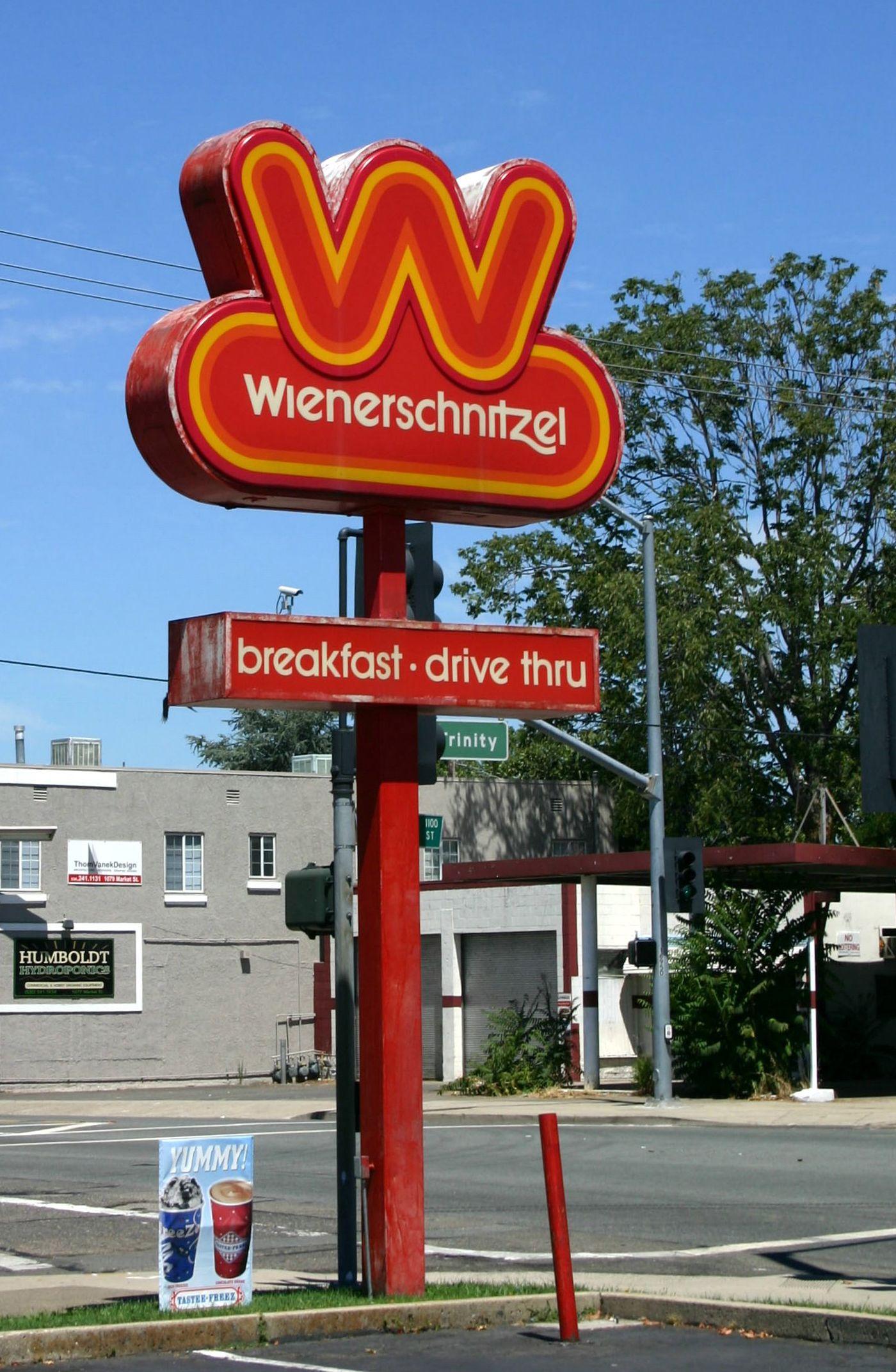 Wienerschnitzel Logo - Wienerschnitzel logo (1978, 2009) - Fonts In Use