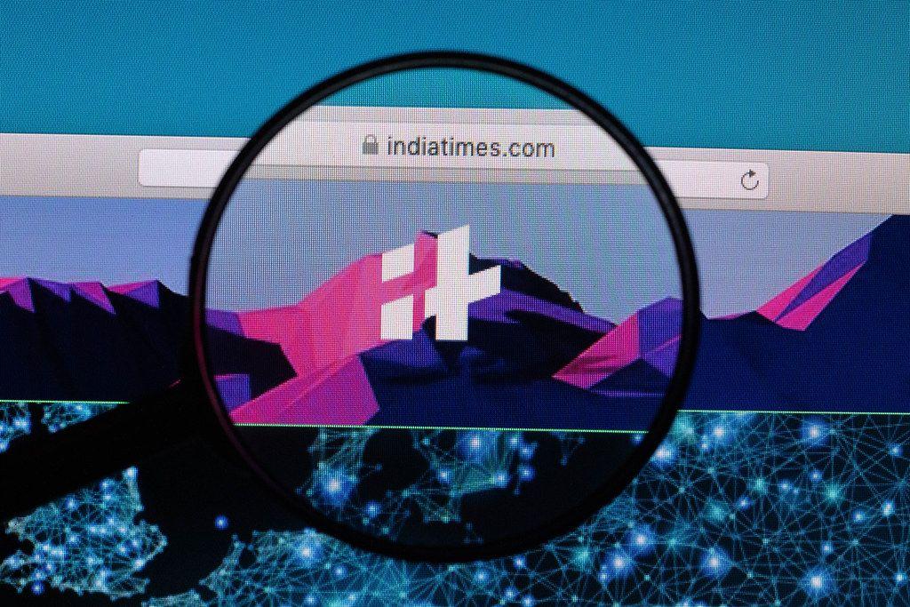 Indiatimes Logo - Indiatimes website under magnifying glass. ✅ Marco Verch is