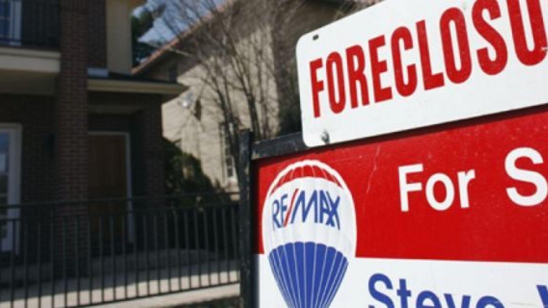 Foreclosure.com Logo - Surviving the Zombie Foreclosure