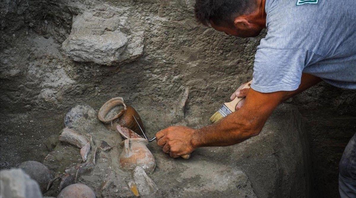 Hallazgos Logo - Nuevos e impresionantes hallazgos arqueológicos en Pompeya