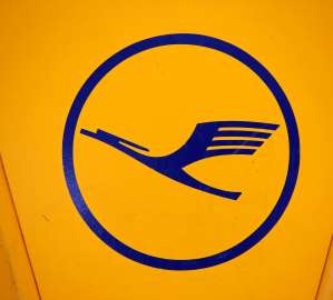 Airline Logo - Can you identify the airline from its logo?