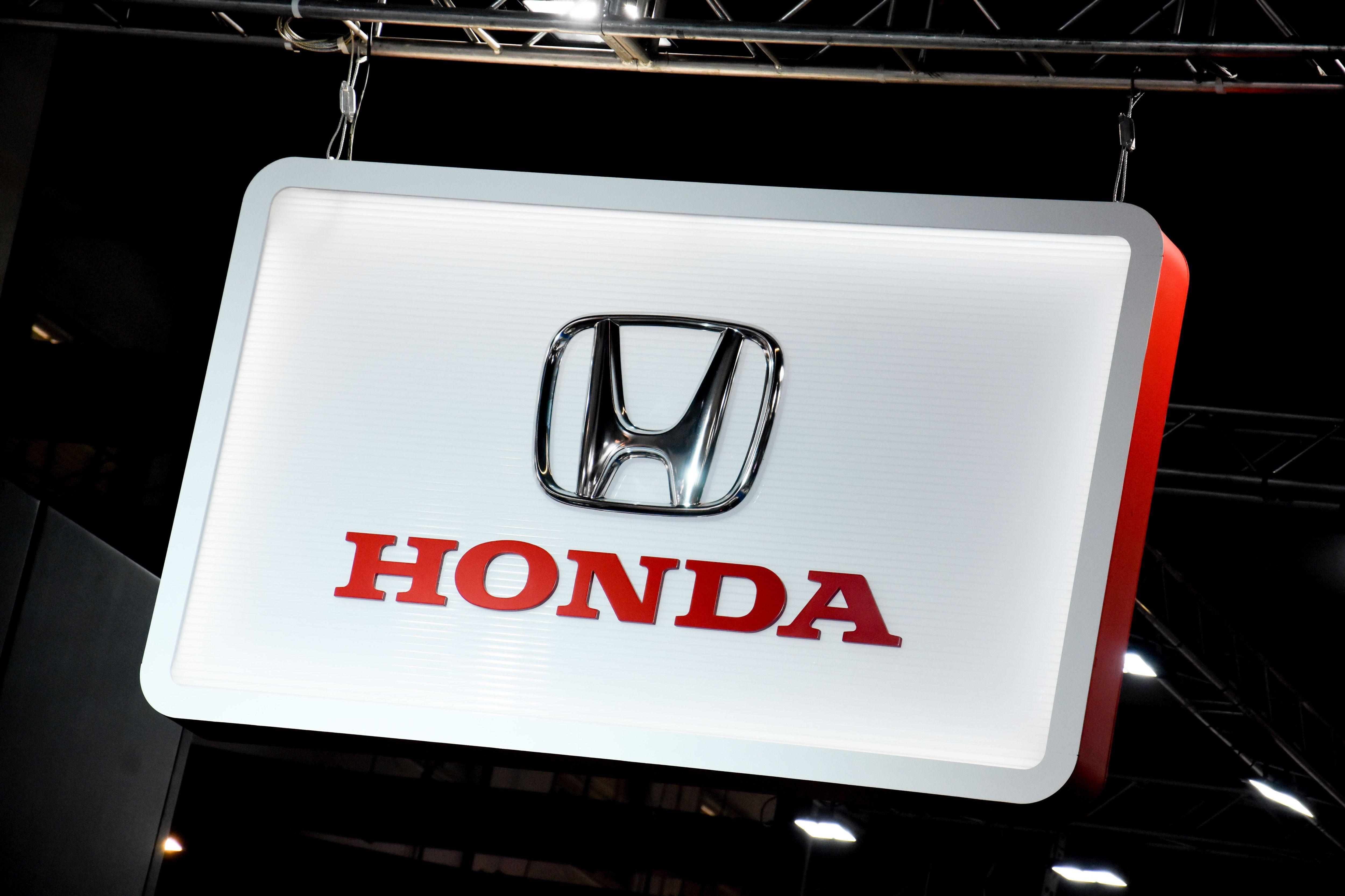 Www.cars.com Logo - Cars.com survey finds some of the most American cars are Japanese
