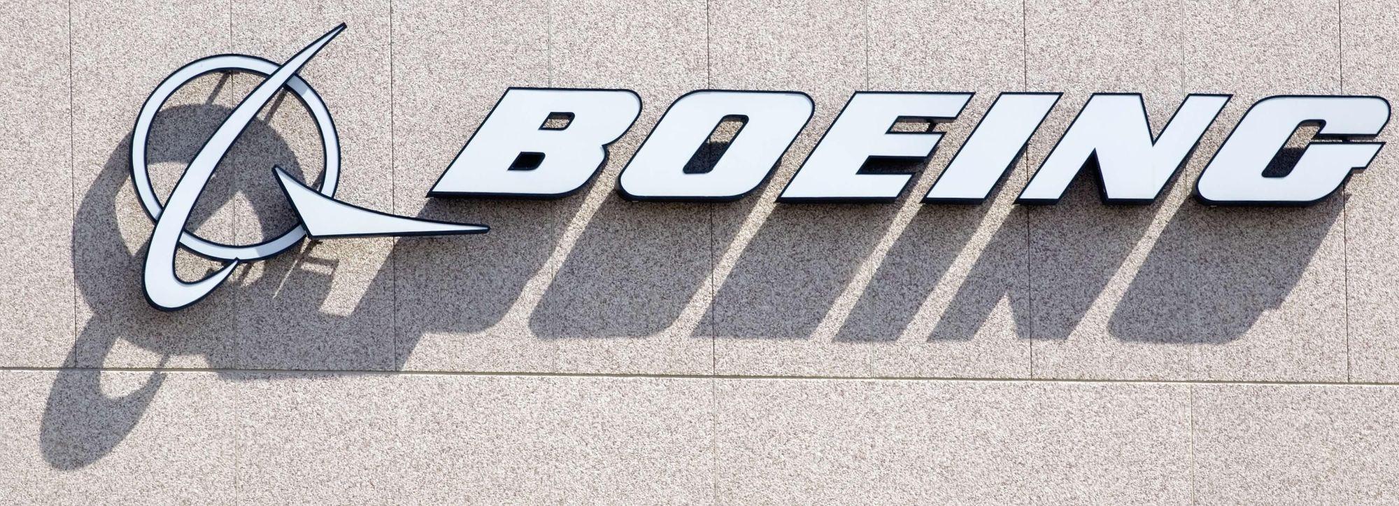 Boeng Logo - Boeing edges Airbus to retain crown as world's largest plane-maker ...